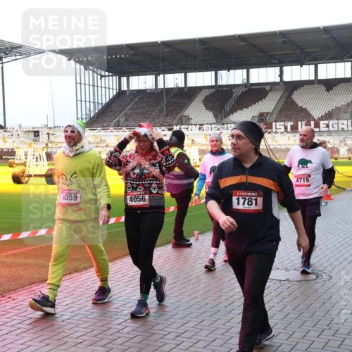 07.12.2025 - St. Pauli X-Mass-Run No. 15 Luisa Fischer http://msf.ph/oto/9389725 07.12.2025 12:06:10 Ziel 4059, 4056, 15, 1781, 4719, 5, 6, 760, 768, 1038, 1244, 1303, 1781, 2227, 3106, 3107, 3137, 4019, 4020, 4176, 4307, 4326, 4327, 4357, 4405, 4413, 4719, 4729, 4787, 4788, 4789 meine-sportfotos.de