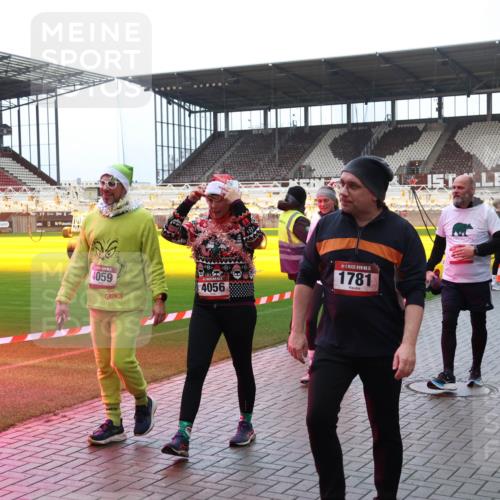 07.12.2025 - St. Pauli X-Mass-Run No. 15 Luisa Fischer http://msf.ph/oto/9389726 07.12.2025 12:06:11 Ziel 4059, 4056, 15, 1781, 5, 6, 760, 768, 1038, 1244, 1303, 1781, 2227, 3106, 3107, 3137, 4019, 4020, 4176, 4307, 4326, 4327, 4357, 4405, 4413, 4719, 4729, 4787, 4788, 4789 meine-sportfotos.de