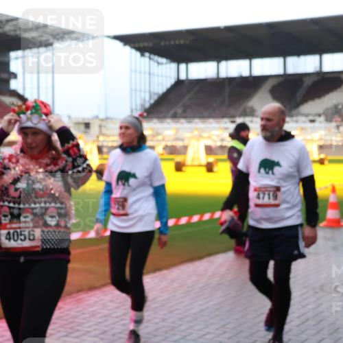 07.12.2025 - St. Pauli X-Mass-Run No. 15 Luisa Fischer http://msf.ph/oto/9389734 07.12.2025 12:06:13 Ziel 4056, 4719, 5, 6, 760, 768, 1038, 1244, 1303, 1781, 2227, 3106, 3107, 3137, 4019, 4020, 4176, 4307, 4326, 4327, 4357, 4405, 4413, 4719, 4729, 4787, 4788, 4789 meine-sportfotos.de