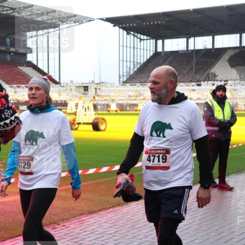 07.12.2025 - St. Pauli X-Mass-Run No. 15 Luisa Fischer http://msf.ph/oto/9389738 07.12.2025 12:06:14 Ziel 15, 056, 15, 729, 15, 4719, 5, 6, 760, 768, 1038, 1244, 1303, 1781, 2227, 3106, 3107, 3137, 4019, 4020, 4176, 4307, 4326, 4327, 4357, 4405, 4413, 4719, 4729, 4787, 4788, 4789 meine-sportfotos.de