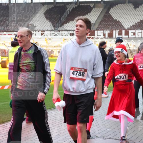 07.12.2025 - St. Pauli X-Mass-Run No. 15 Luisa Fischer http://msf.ph/oto/9389745 07.12.2025 12:06:25 Ziel 15, 4788, 4307, 4326, 4327, 5, 6, 173, 189, 760, 768, 1038, 3106, 3107, 3137, 4019, 4020, 4176, 4307, 4326, 4327, 4357, 4405, 4413, 4729, 4787, 4788 meine-sportfotos.de