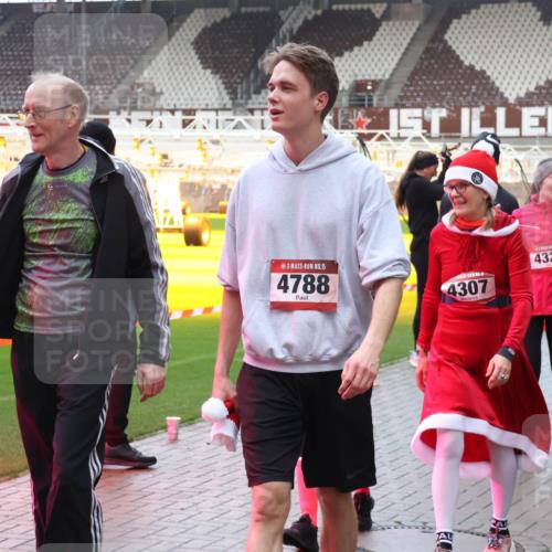 07.12.2025 - St. Pauli X-Mass-Run No. 15 Luisa Fischer http://msf.ph/oto/9389746 07.12.2025 12:06:26 Ziel 15, 4788, 4307, 4326, 4327, 5, 6, 173, 189, 760, 768, 1038, 1956, 1957, 3106, 3107, 3137, 4019, 4020, 4176, 4307, 4326, 4327, 4357, 4405, 4413, 4788 meine-sportfotos.de
