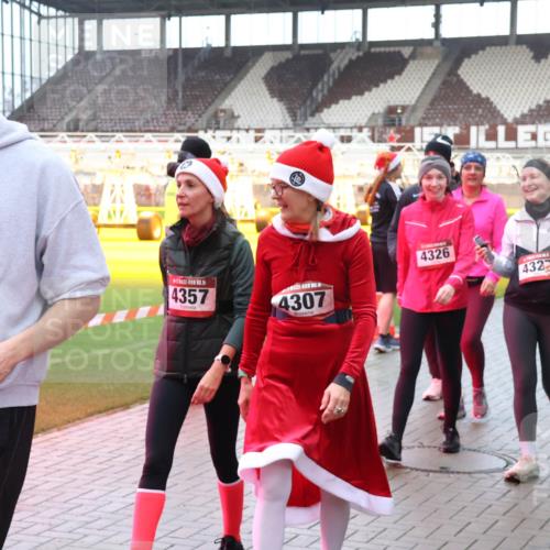 07.12.2025 - St. Pauli X-Mass-Run No. 15 Luisa Fischer http://msf.ph/oto/9389755 07.12.2025 12:06:28 Ziel 15, 4788, 4357, 4307, 4326, 4322, 6, 5, 6, 173, 189, 760, 768, 1038, 1353, 1956, 1957, 2018, 3106, 3107, 3137, 4019, 4020, 4176, 4307, 4326, 4327, 4357, 4405, 4413 meine-sportfotos.de