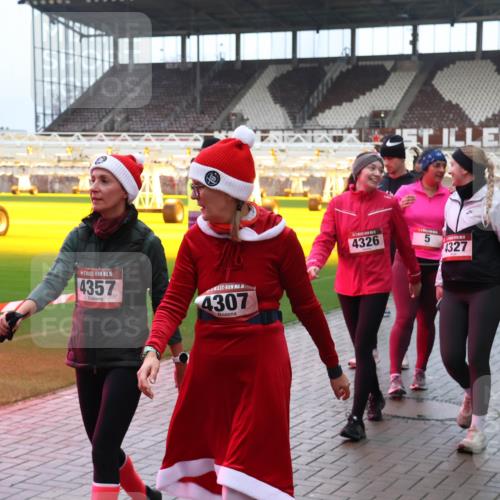 07.12.2025 - St. Pauli X-Mass-Run No. 15 Luisa Fischer http://msf.ph/oto/9389758 07.12.2025 12:06:28 Ziel 15, 4357, 15, 4307, 4326, 5, 4327, 6, 5, 6, 173, 189, 760, 768, 1038, 1353, 1956, 1957, 2018, 3106, 3107, 3137, 4019, 4020, 4176, 4307, 4326, 4327, 4357, 4405, 4413 meine-sportfotos.de