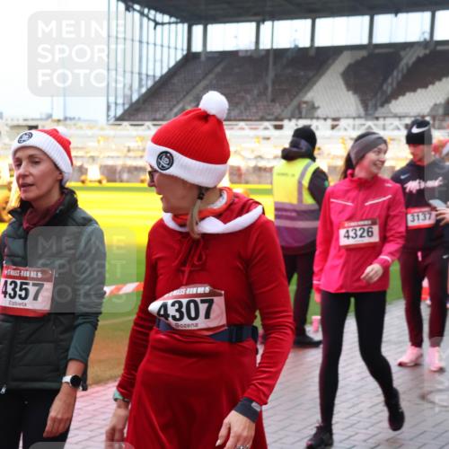 07.12.2025 - St. Pauli X-Mass-Run No. 15 Luisa Fischer http://msf.ph/oto/9389760 07.12.2025 12:06:29 Ziel 15, 4357, 5, 4307, 4326, 3137, 5, 6, 173, 189, 760, 768, 1038, 1353, 1956, 1957, 2018, 3106, 3107, 3137, 4019, 4020, 4176, 4307, 4326, 4327, 4357, 4405, 4413 meine-sportfotos.de