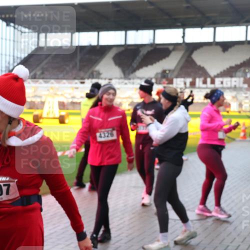 07.12.2025 - St. Pauli X-Mass-Run No. 15 Luisa Fischer http://msf.ph/oto/9389762 07.12.2025 12:06:29 Ziel 4307, 4326, 1474, 5, 6, 173, 189, 760, 768, 1038, 1353, 1956, 1957, 2018, 3106, 3107, 3137, 4019, 4020, 4176, 4307, 4326, 4327, 4357, 4405, 4413 meine-sportfotos.de
