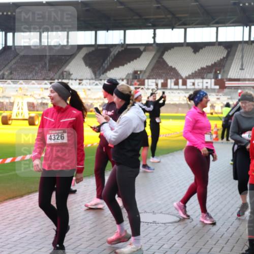 07.12.2025 - St. Pauli X-Mass-Run No. 15 Luisa Fischer http://msf.ph/oto/9389763 07.12.2025 12:06:30 Ziel 4326, 4748, 5, 6, 173, 189, 760, 768, 1038, 1353, 1956, 1957, 2018, 3106, 3107, 3137, 4019, 4020, 4176, 4307, 4326, 4327, 4357, 4405, 4413 meine-sportfotos.de