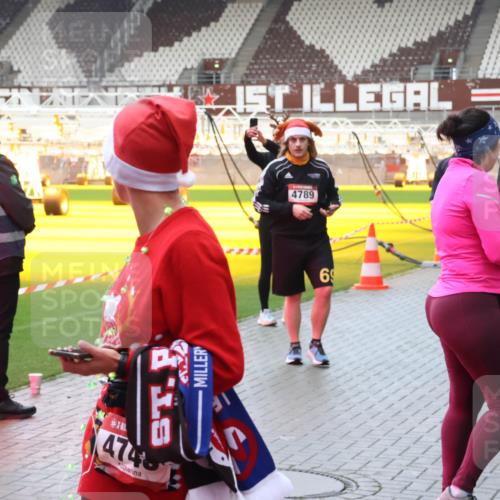 07.12.2025 - St. Pauli X-Mass-Run No. 15 Luisa Fischer http://msf.ph/oto/9389767 07.12.2025 12:06:32 Ziel 474, 4789, 69, 760, 30, 6, 5, 6, 173, 189, 760, 768, 1038, 1347, 1351, 1353, 1956, 1957, 2018, 2415, 3106, 3107, 3137, 4019, 4020, 4176, 4307, 4326, 4327, 4357, 4405, 4413 meine-sportfotos.de