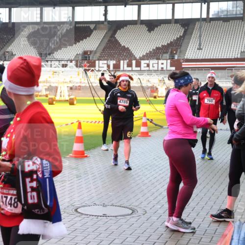07.12.2025 - St. Pauli X-Mass-Run No. 15 Luisa Fischer http://msf.ph/oto/9389769 07.12.2025 12:06:32 Ziel 748, 310, 760, 4789, 76, 69, 5, 6, 173, 189, 760, 768, 1038, 1347, 1351, 1353, 1956, 1957, 2018, 2415, 3106, 3107, 3137, 4019, 4020, 4176, 4307, 4326, 4327, 4357, 4405, 4413 meine-sportfotos.de