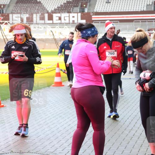 07.12.2025 - St. Pauli X-Mass-Run No. 15 Luisa Fischer http://msf.ph/oto/9389777 07.12.2025 12:06:34 Ziel 3107, 760, 69, 16, 5, 6, 173, 189, 760, 768, 1038, 1347, 1351, 1353, 1956, 1957, 2018, 2415, 3106, 3107, 3137, 4019, 4020, 4176, 4219, 4307, 4326, 4327, 4357, 4405, 4413 meine-sportfotos.de