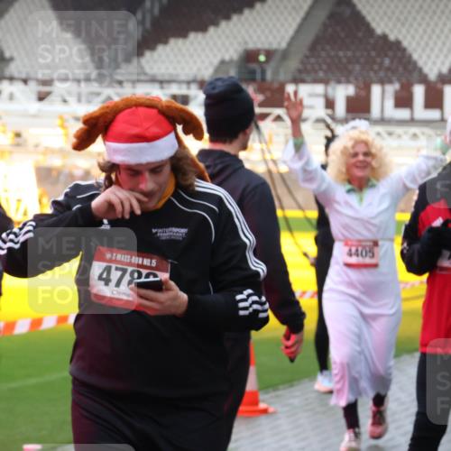 07.12.2025 - St. Pauli X-Mass-Run No. 15 Luisa Fischer http://msf.ph/oto/9389783 07.12.2025 12:06:37 Ziel 15, 478, 4405, 700, 5, 6, 173, 189, 760, 768, 1038, 1347, 1351, 1353, 1956, 1957, 2018, 2415, 3106, 3107, 3137, 4019, 4020, 4176, 4217, 4219, 4222, 4307, 4326, 4327, 4357, 4405, 4413 meine-sportfotos.de