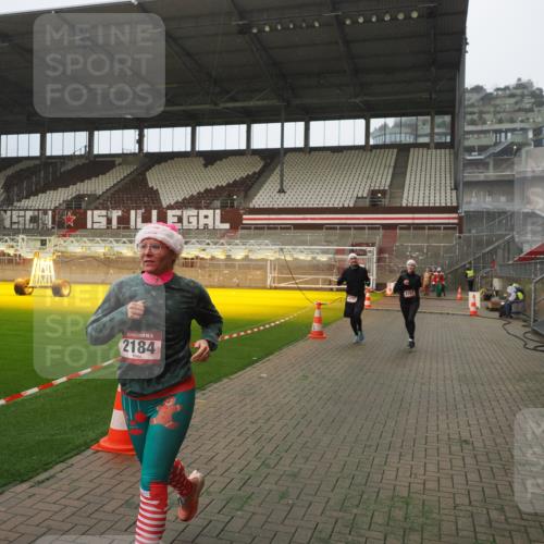 07.12.2025 - St. Pauli X-Mass-Run No. 15 Fabian Wolf http://msf.ph/oto/9389787 07.12.2025 10:22:22 Ziel 1371, 2184, 2817, 2818, 2819, 3431, 3736, 4771, 4774, 4781 meine-sportfotos.de