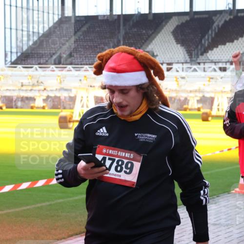 07.12.2025 - St. Pauli X-Mass-Run No. 15 Luisa Fischer http://msf.ph/oto/9389789 07.12.2025 12:06:39 Ziel 15, 4789, 12, 76, 5, 6, 173, 189, 760, 768, 1038, 1347, 1351, 1353, 1956, 1957, 2018, 2415, 3106, 3107, 3137, 4019, 4020, 4176, 4217, 4219, 4222, 4307, 4326, 4327, 4357, 4405, 4413 meine-sportfotos.de