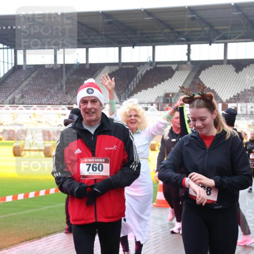 07.12.2025 - St. Pauli X-Mass-Run No. 15 Luisa Fischer http://msf.ph/oto/9389796 07.12.2025 12:06:41 Ziel 15, 760, 8, 5, 6, 173, 189, 760, 768, 1038, 1347, 1351, 1353, 1956, 1957, 2018, 2415, 3106, 3107, 3137, 4019, 4020, 4176, 4217, 4219, 4222, 4307, 4326, 4327, 4357, 4405, 4413, 4783, 4784 meine-sportfotos.de
