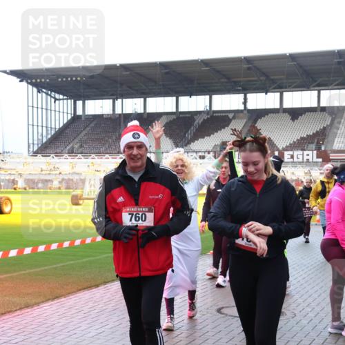 07.12.2025 - St. Pauli X-Mass-Run No. 15 Luisa Fischer http://msf.ph/oto/9389797 07.12.2025 12:06:41 Ziel 4326, 327, 15, 760, 6, 5, 6, 173, 189, 760, 768, 1038, 1347, 1351, 1353, 1956, 1957, 2018, 2415, 3106, 3107, 3137, 4019, 4020, 4176, 4217, 4219, 4222, 4307, 4326, 4327, 4357, 4405, 4413, 4783, 4784 meine-sportfotos.de