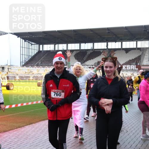 07.12.2025 - St. Pauli X-Mass-Run No. 15 Luisa Fischer http://msf.ph/oto/9389799 07.12.2025 12:06:42 Ziel 432, 327, 15, 760, 13, 6, 5, 6, 173, 189, 760, 768, 1038, 1347, 1351, 1353, 1956, 1957, 2018, 2415, 3106, 3107, 3137, 4019, 4020, 4176, 4217, 4219, 4222, 4307, 4326, 4327, 4357, 4405, 4413, 4783, 4784 meine-sportfotos.de