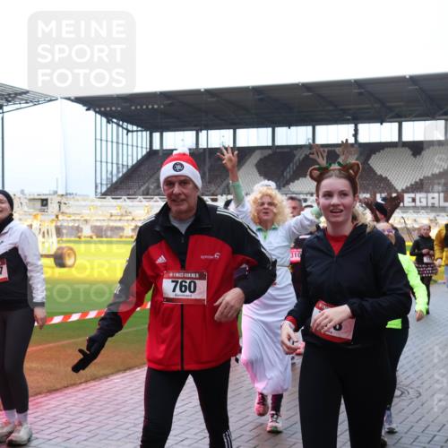 07.12.2025 - St. Pauli X-Mass-Run No. 15 Luisa Fischer http://msf.ph/oto/9389800 07.12.2025 12:06:42 Ziel 432, 1327, 15, 760, 310, 6, 5, 6, 173, 189, 760, 768, 1038, 1347, 1351, 1353, 1956, 1957, 2018, 2415, 3106, 3107, 3137, 4019, 4020, 4176, 4217, 4219, 4222, 4307, 4326, 4327, 4357, 4405, 4413, 4783, 4784 meine-sportfotos.de