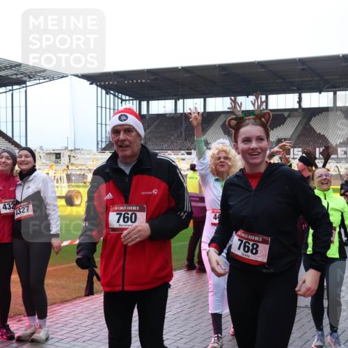07.12.2025 - St. Pauli X-Mass-Run No. 15 Luisa Fischer http://msf.ph/oto/9389801 07.12.2025 12:06:42 Ziel 432, 4327, 15, 760, 44, 15, 768, 5, 5, 6, 173, 189, 760, 768, 1038, 1347, 1351, 1353, 1956, 1957, 2018, 2415, 3106, 3107, 3137, 4019, 4020, 4176, 4217, 4219, 4222, 4307, 4326, 4327, 4357, 4405, 4413, 4783, 4784 meine-sportfotos.de