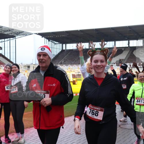 07.12.2025 - St. Pauli X-Mass-Run No. 15 Luisa Fischer http://msf.ph/oto/9389803 07.12.2025 12:06:43 Ziel 432, 1327, 15, 60, 15, 768, 37, 4413, 5, 6, 173, 189, 760, 768, 1038, 1347, 1351, 1353, 1956, 1957, 2018, 2415, 3106, 3107, 3137, 4019, 4020, 4176, 4217, 4219, 4222, 4307, 4326, 4327, 4357, 4405, 4413, 4783, 4784 meine-sportfotos.de