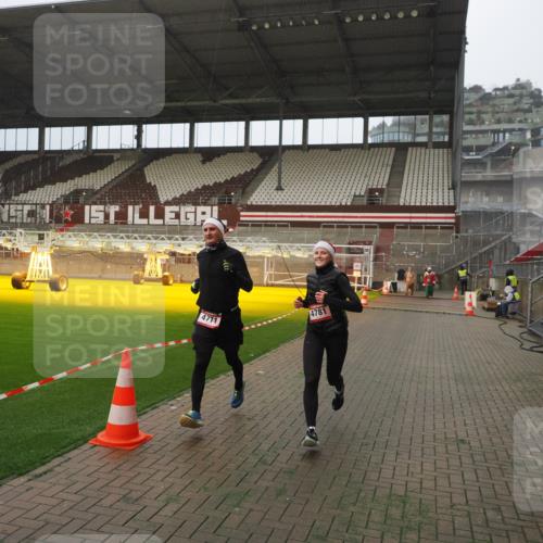 07.12.2025 - St. Pauli X-Mass-Run No. 15 Fabian Wolf http://msf.ph/oto/9389806 07.12.2025 10:22:24 Ziel 2184, 2817, 2818, 2819, 3431, 3736, 4771, 4774, 4781 meine-sportfotos.de