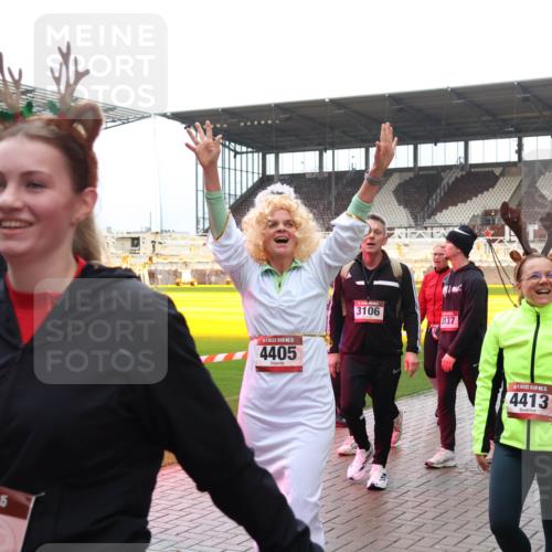 07.12.2025 - St. Pauli X-Mass-Run No. 15 Luisa Fischer http://msf.ph/oto/9389807 07.12.2025 12:06:44 Ziel 15, 68, 15, 4405, 3106, 3137, 15, 4413, 5, 6, 173, 189, 760, 768, 1038, 1347, 1351, 1353, 1956, 1957, 2018, 2415, 3106, 3107, 3137, 4019, 4020, 4176, 4217, 4219, 4222, 4307, 4326, 4327, 4357, 4405, 4413, 4783, 4784 meine-sportfotos.de