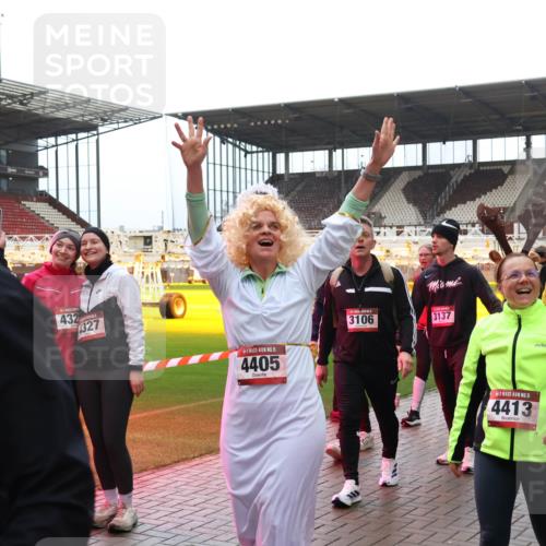 07.12.2025 - St. Pauli X-Mass-Run No. 15 Luisa Fischer http://msf.ph/oto/9389808 07.12.2025 12:06:44 Ziel 432, 4327, 15, 4405, 3106, 3137, 15, 4413, 5, 6, 173, 189, 760, 768, 1038, 1347, 1351, 1353, 1956, 1957, 2018, 2415, 3106, 3107, 3137, 4019, 4020, 4176, 4217, 4219, 4222, 4307, 4326, 4327, 4357, 4405, 4413, 4783, 4784 meine-sportfotos.de
