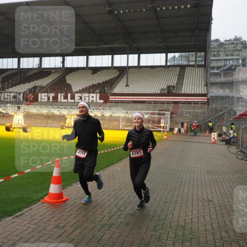 07.12.2025 - St. Pauli X-Mass-Run No. 15 Fabian Wolf http://msf.ph/oto/9389809 07.12.2025 10:22:25 Ziel 2184, 2817, 2818, 3431, 4771, 4774, 4781 meine-sportfotos.de