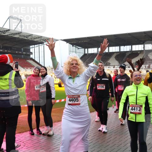 07.12.2025 - St. Pauli X-Mass-Run No. 15 Luisa Fischer http://msf.ph/oto/9389810 07.12.2025 12:06:45 Ziel 432, 1327, 15, 4405, 3106, 3137, 4413, 5, 6, 173, 189, 760, 768, 1038, 1347, 1351, 1353, 1956, 1957, 2018, 2415, 3106, 3107, 3137, 4019, 4020, 4176, 4217, 4219, 4222, 4307, 4326, 4327, 4357, 4405, 4413, 4783, 4784 meine-sportfotos.de