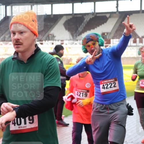 07.12.2025 - St. Pauli X-Mass-Run No. 15 Luisa Fischer http://msf.ph/oto/9389837 07.12.2025 12:07:01 Ziel 4019, 4219, 4222, 4217, 173, 189, 276, 339, 345, 1347, 1351, 1353, 1844, 1846, 1956, 1957, 2018, 2415, 3689, 3692, 4143, 4217, 4219, 4222, 4342, 4345, 4346, 4403, 4404, 4416, 4783, 4784 meine-sportfotos.de