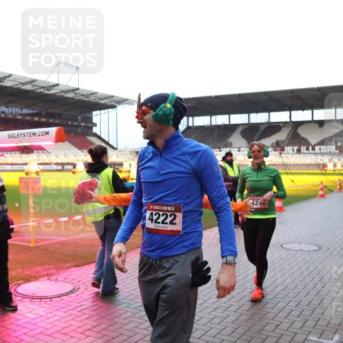 07.12.2025 - St. Pauli X-Mass-Run No. 15 Luisa Fischer http://msf.ph/oto/9389844 07.12.2025 12:07:02 Ziel 15, 4222, 173, 189, 276, 339, 345, 1347, 1351, 1353, 1844, 1846, 1956, 1957, 2018, 2415, 3689, 3692, 4143, 4217, 4219, 4222, 4342, 4345, 4346, 4403, 4404, 4416, 4783, 4784 meine-sportfotos.de