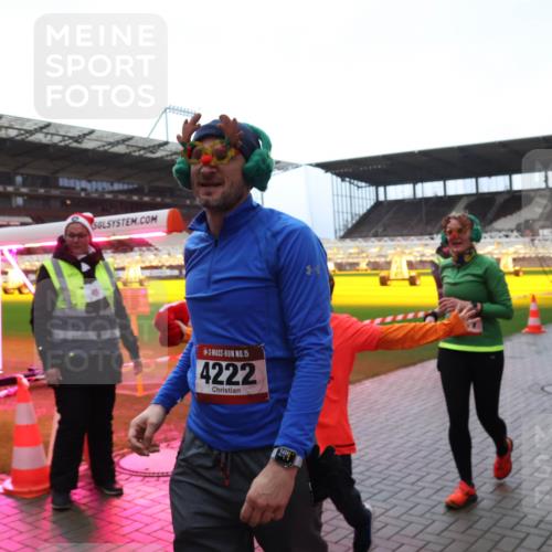 07.12.2025 - St. Pauli X-Mass-Run No. 15 Luisa Fischer http://msf.ph/oto/9389845 07.12.2025 12:07:03 Ziel 15, 4222, 173, 189, 276, 339, 345, 1347, 1351, 1353, 1844, 1846, 1956, 1957, 2018, 2415, 3689, 3692, 4033, 4143, 4217, 4219, 4222, 4342, 4345, 4346, 4403, 4404, 4416, 4725, 4783, 4784 meine-sportfotos.de