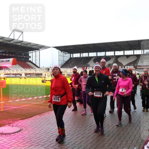07.12.2025 - St. Pauli X-Mass-Run No. 15 Luisa Fischer http://msf.ph/oto/9389849 07.12.2025 12:07:17 Ziel 2415, 434, 135, 3526, 946, 5, 276, 339, 345, 1347, 1351, 1580, 1583, 1844, 1846, 2415, 3251, 3456, 3689, 3692, 4017, 4018, 4033, 4143, 4217, 4219, 4222, 4314, 4328, 4342, 4345, 4346, 4360, 4361, 4390, 4403, 4404, 4416, 4725, 4783, 4784 meine-sportfotos.de