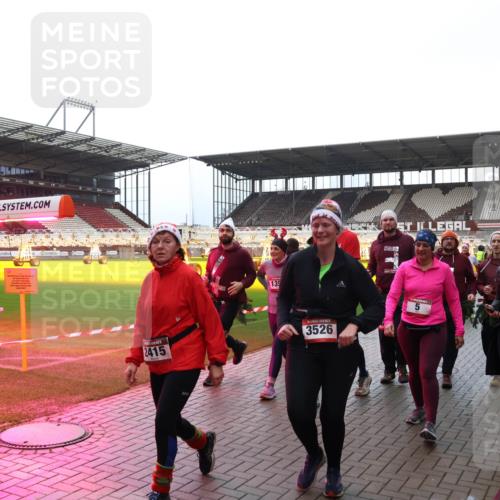 07.12.2025 - St. Pauli X-Mass-Run No. 15 Luisa Fischer http://msf.ph/oto/9389851 07.12.2025 12:07:17 Ziel 2415, 135, 3526, 5, 6, 276, 339, 345, 1347, 1351, 1580, 1583, 1844, 1846, 2415, 3251, 3456, 3689, 3692, 4017, 4018, 4033, 4143, 4217, 4219, 4222, 4314, 4328, 4342, 4345, 4346, 4360, 4361, 4390, 4403, 4404, 4416, 4725, 4783, 4784 meine-sportfotos.de