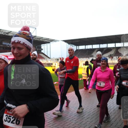 07.12.2025 - St. Pauli X-Mass-Run No. 15 Luisa Fischer http://msf.ph/oto/9389855 07.12.2025 12:07:18 Ziel 3526, 1351, 6, 5, 276, 339, 345, 1347, 1351, 1580, 1583, 1844, 1846, 2415, 3251, 3262, 3456, 3689, 3692, 4017, 4018, 4033, 4143, 4217, 4219, 4222, 4314, 4328, 4342, 4345, 4346, 4360, 4361, 4390, 4403, 4404, 4416, 4725, 4783, 4784 meine-sportfotos.de