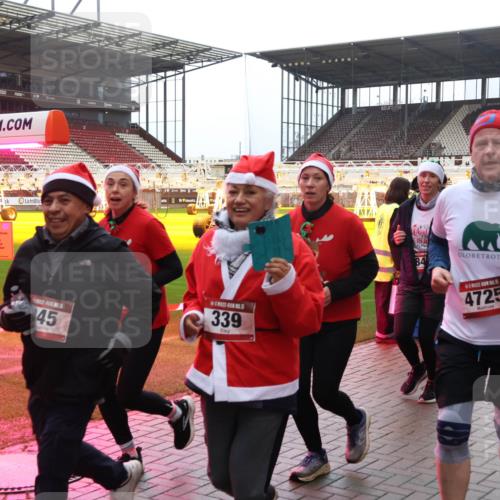 07.12.2025 - St. Pauli X-Mass-Run No. 15 Luisa Fischer http://msf.ph/oto/9389869 07.12.2025 12:07:27 Ziel 5, 45, 5, 339, 84, 15, 4725, 276, 339, 345, 1580, 1583, 1844, 1846, 1958, 3251, 3262, 3456, 3689, 3692, 4017, 4018, 4033, 4143, 4238, 4314, 4328, 4342, 4345, 4346, 4360, 4361, 4390, 4403, 4404, 4416, 4725, 4783, 4784 meine-sportfotos.de