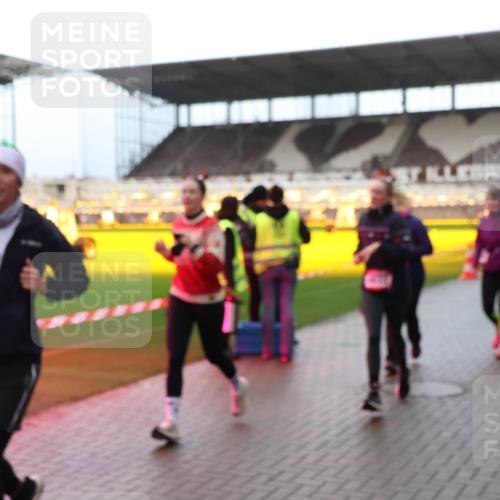 07.12.2025 - St. Pauli X-Mass-Run No. 15 Luisa Fischer http://msf.ph/oto/9389875 07.12.2025 12:07:28 Ziel 184, 276, 339, 345, 1580, 1583, 1844, 1846, 1958, 3251, 3262, 3456, 3689, 3692, 4017, 4018, 4033, 4143, 4238, 4314, 4328, 4342, 4345, 4346, 4360, 4361, 4390, 4403, 4404, 4416, 4725, 4783, 4784 meine-sportfotos.de