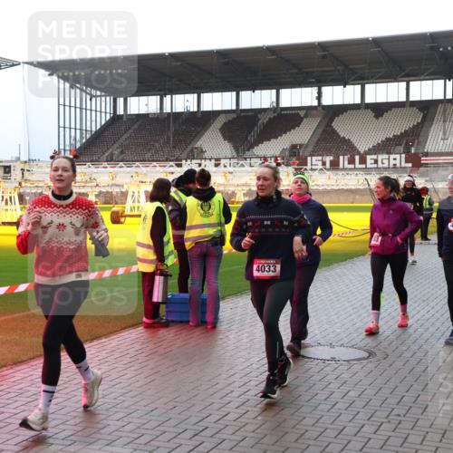 07.12.2025 - St. Pauli X-Mass-Run No. 15 Luisa Fischer http://msf.ph/oto/9389876 07.12.2025 12:07:28 Ziel 4033, 4784, 276, 339, 345, 1580, 1583, 1844, 1846, 1958, 3251, 3262, 3456, 3689, 3692, 4017, 4018, 4033, 4143, 4238, 4314, 4328, 4342, 4345, 4346, 4360, 4361, 4390, 4403, 4404, 4416, 4725, 4783, 4784 meine-sportfotos.de