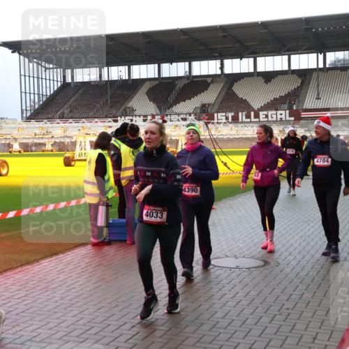 07.12.2025 - St. Pauli X-Mass-Run No. 15 Luisa Fischer http://msf.ph/oto/9389877 07.12.2025 12:07:29 Ziel 4033, 4390, 83, 4328, 4784, 276, 339, 345, 1580, 1583, 1844, 1846, 1958, 3251, 3262, 3456, 3689, 3692, 3818, 4017, 4018, 4033, 4143, 4238, 4314, 4328, 4342, 4345, 4346, 4360, 4361, 4390, 4403, 4404, 4416, 4725, 4783, 4784 meine-sportfotos.de