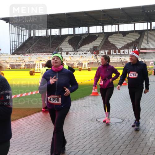 07.12.2025 - St. Pauli X-Mass-Run No. 15 Luisa Fischer http://msf.ph/oto/9389881 07.12.2025 12:07:30 Ziel 4390, 4033, 83, 4784, 276, 339, 345, 1580, 1583, 1844, 1846, 1958, 3251, 3262, 3456, 3689, 3692, 3818, 3819, 4017, 4018, 4033, 4143, 4238, 4314, 4328, 4342, 4345, 4346, 4360, 4361, 4390, 4403, 4404, 4416, 4725 meine-sportfotos.de