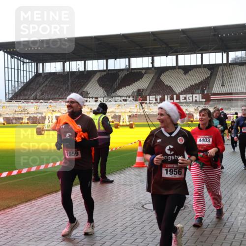 07.12.2025 - St. Pauli X-Mass-Run No. 15 Luisa Fischer http://msf.ph/oto/9389896 07.12.2025 12:07:51 Ziel 1959, 1956, 4403, 4018, 1580, 1583, 1958, 1959, 3251, 3262, 3348, 3456, 3666, 3667, 3691, 3708, 3709, 3710, 3711, 3726, 3728, 3739, 3818, 3819, 4017, 4018, 4033, 4210, 4238, 4314, 4328, 4332, 4360, 4361, 4390, 4724, 4725, 4730, 4755, 4786, 4791, 4792 meine-sportfotos.de