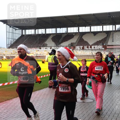 07.12.2025 - St. Pauli X-Mass-Run No. 15 Luisa Fischer http://msf.ph/oto/9389898 07.12.2025 12:07:52 Ziel 19, 5, 1956, 4404, 4403, 4018, 1580, 1583, 1958, 1959, 3251, 3262, 3348, 3456, 3460, 3666, 3667, 3691, 3708, 3709, 3710, 3711, 3726, 3728, 3739, 3818, 3819, 4017, 4018, 4210, 4238, 4314, 4328, 4332, 4360, 4361, 4390, 4724, 4730, 4755, 4786, 4791, 4792 meine-sportfotos.de