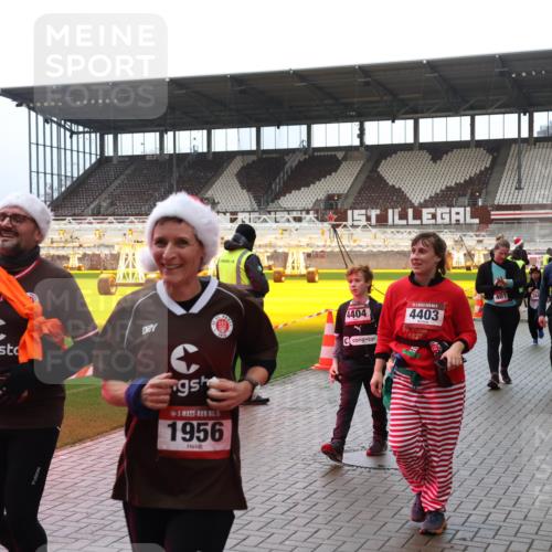 07.12.2025 - St. Pauli X-Mass-Run No. 15 Luisa Fischer http://msf.ph/oto/9389899 07.12.2025 12:07:52 Ziel 19, 5, 1956, 4404, 401, 4018, 4403, 1580, 1583, 1958, 1959, 3251, 3262, 3348, 3456, 3460, 3666, 3667, 3691, 3708, 3709, 3710, 3711, 3726, 3728, 3739, 3818, 3819, 4017, 4018, 4210, 4238, 4314, 4328, 4332, 4360, 4361, 4390, 4724, 4730, 4755, 4786, 4791, 4792 meine-sportfotos.de