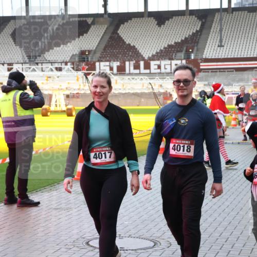 07.12.2025 - St. Pauli X-Mass-Run No. 15 Luisa Fischer http://msf.ph/oto/9389910 07.12.2025 12:07:57 Ziel 15, 4017, 15, 4018, 666, 1580, 1583, 1958, 1959, 3251, 3262, 3348, 3456, 3460, 3666, 3667, 3691, 3708, 3709, 3710, 3711, 3726, 3728, 3739, 3816, 3818, 3819, 4210, 4238, 4332, 4724, 4730, 4755, 4786, 4791, 4792 meine-sportfotos.de