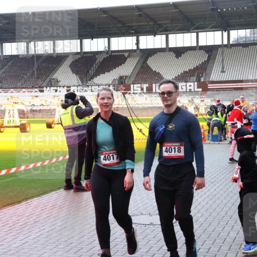 07.12.2025 - St. Pauli X-Mass-Run No. 15 Luisa Fischer http://msf.ph/oto/9389913 07.12.2025 12:07:57 Ziel 4017, 5, 4018, 710, 1580, 1583, 1958, 1959, 3251, 3262, 3348, 3456, 3460, 3666, 3667, 3691, 3708, 3709, 3710, 3711, 3726, 3728, 3739, 3816, 3818, 3819, 4210, 4238, 4332, 4724, 4730, 4755, 4786, 4791, 4792 meine-sportfotos.de
