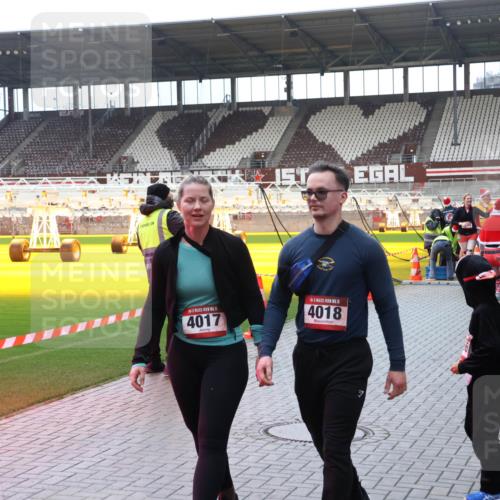 07.12.2025 - St. Pauli X-Mass-Run No. 15 Luisa Fischer http://msf.ph/oto/9389914 07.12.2025 12:07:58 Ziel 15, 4017, 5, 4018, 1958, 1959, 3251, 3262, 3348, 3456, 3460, 3666, 3667, 3691, 3708, 3709, 3710, 3711, 3726, 3728, 3739, 3816, 3818, 3819, 4210, 4238, 4332, 4724, 4730, 4755, 4786, 4791, 4792 meine-sportfotos.de