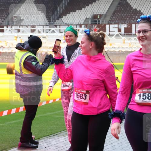 07.12.2025 - St. Pauli X-Mass-Run No. 15 Luisa Fischer http://msf.ph/oto/9389919 07.12.2025 12:08:14 Ziel 3667, 15, 1583, 15, 1580, 587, 849, 850, 1224, 1899, 1959, 2953, 2954, 3348, 3460, 3666, 3667, 3668, 3691, 3708, 3709, 3710, 3711, 3726, 3728, 3739, 3816, 3818, 3819, 3898, 3899, 4035, 4210, 4332, 4393, 4395, 4722, 4724, 4730, 4755, 4786, 4791, 4792 meine-sportfotos.de