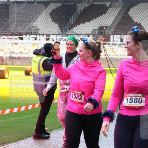 07.12.2025 - St. Pauli X-Mass-Run No. 15 Luisa Fischer http://msf.ph/oto/9389921 07.12.2025 12:08:14 Ziel 3667, 1583, 15, 1580, 38, 587, 849, 850, 1224, 1899, 1959, 2953, 2954, 3348, 3460, 3666, 3667, 3668, 3691, 3708, 3709, 3710, 3711, 3726, 3728, 3739, 3816, 3818, 3819, 3898, 3899, 4035, 4210, 4332, 4393, 4395, 4722, 4724, 4730, 4755, 4786, 4791, 4792 meine-sportfotos.de