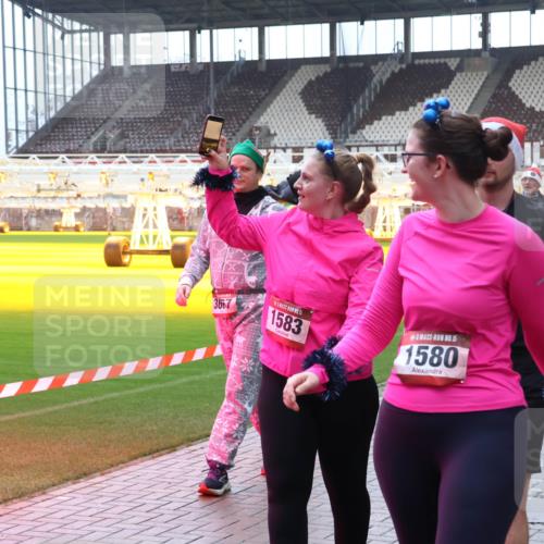 07.12.2025 - St. Pauli X-Mass-Run No. 15 Luisa Fischer http://msf.ph/oto/9389924 07.12.2025 12:08:15 Ziel 3667, 15, 1583, 15, 1580, 381, 3816, 587, 849, 850, 1224, 1899, 1959, 2953, 2954, 3348, 3460, 3666, 3667, 3668, 3691, 3708, 3709, 3710, 3711, 3726, 3728, 3739, 3816, 3818, 3819, 3898, 3899, 4035, 4210, 4332, 4393, 4395, 4722, 4724, 4730, 4755, 4786, 4791, 4792 meine-sportfotos.de