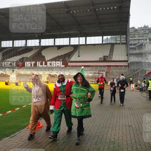 07.12.2025 - St. Pauli X-Mass-Run No. 15 Fabian Wolf http://msf.ph/oto/9389928 07.12.2025 10:22:45 Ziel 715, 739, 794, 1636, 3780, 4287, 4407, 4411, 4419, 4509, 4539 meine-sportfotos.de
