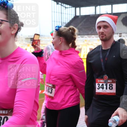07.12.2025 - St. Pauli X-Mass-Run No. 15 Luisa Fischer http://msf.ph/oto/9389932 07.12.2025 12:08:17 Ziel 15, 1580, 583, 15, 3418, 587, 849, 850, 1224, 1899, 1959, 2953, 2954, 3348, 3460, 3666, 3667, 3668, 3691, 3708, 3709, 3710, 3711, 3726, 3728, 3739, 3816, 3818, 3819, 3898, 3899, 4035, 4210, 4332, 4393, 4395, 4722, 4724, 4730, 4755, 4786, 4791, 4792 meine-sportfotos.de